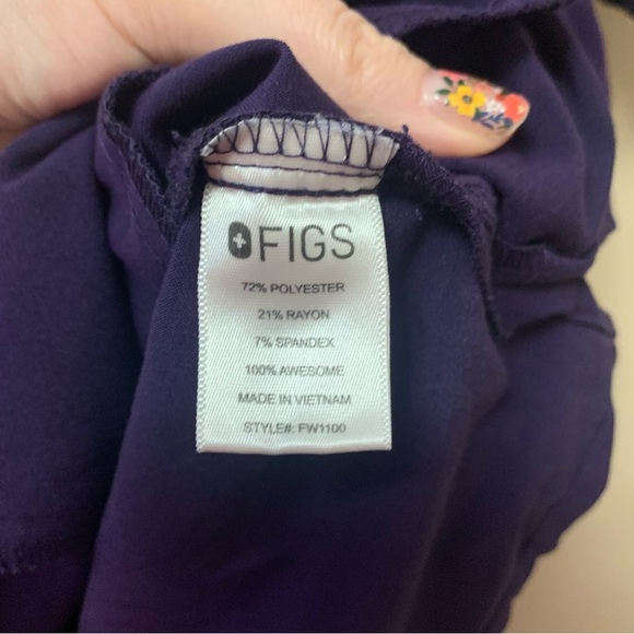 Figs Casma Three Pocket Scrub Top in Purple Size Medium - Picture 8 of 8